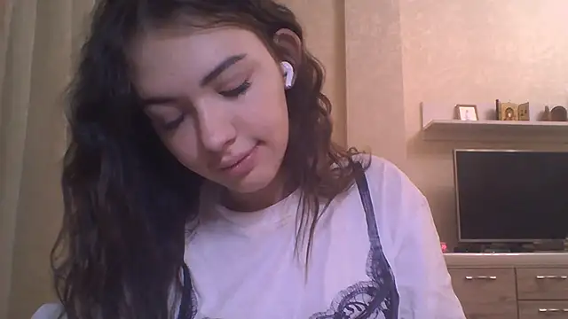 CeyaLier online show from November 19, 2025, 5:46 pm