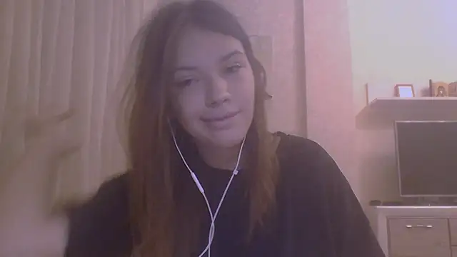 Snapshot of CeyaLier chatting on October 13, 2025, 4:08 pm CeyaLier online show from October 13, 2025, 4:08 pm