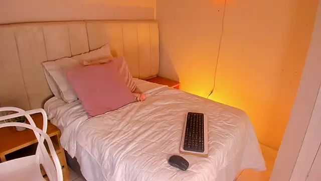 Snapshot of _alison_c chatting on October 16, 2025, 11:51 am alison c online show from October 16, 2025, 11:51 am