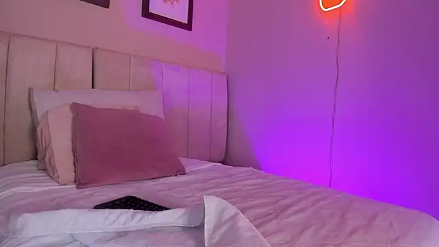 Snapshot of _alison_c chatting on October 10, 2025, 11:44 am alison c online show from October 10, 2025, 11:44 am