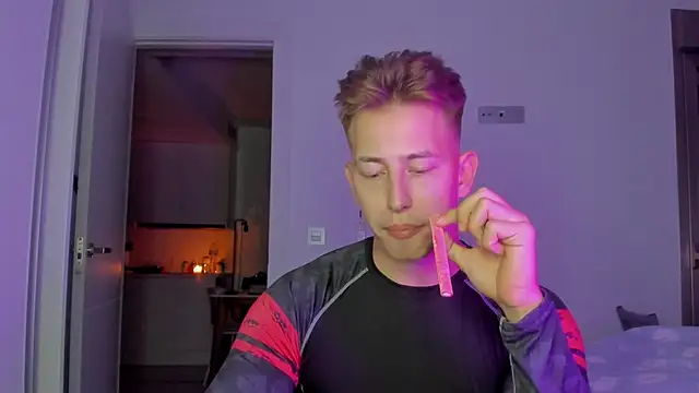 Snapshot of find0m_master chatting on December 22, 2025, 9:48 pm find0m master online show from December 22, 2025, 9:48 pm