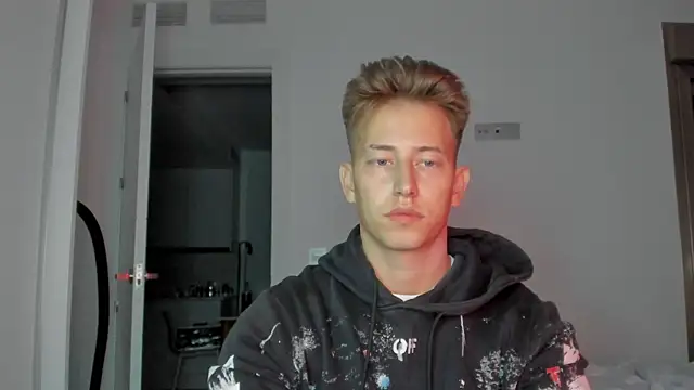 Snapshot of find0m_master chatting on December 21, 2025, 12:02 am find0m master online show from December 21, 2025, 12:02 am