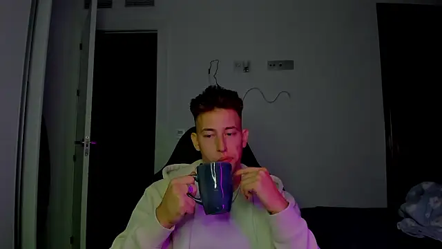 Snapshot of find0m_master chatting on February 2, 2026, 7:13 pm find0m master online show from February 2, 2026, 7:13 pm