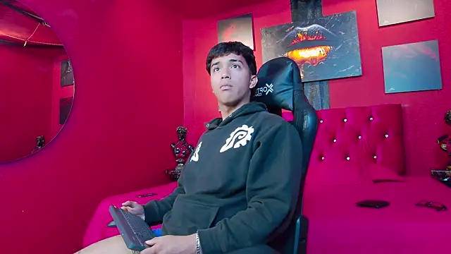 Snapshot of Stefano_Calle chatting on December 17, 2025, 7:30 pm Stefano Calle online show from December 17, 2025, 7:30 pm