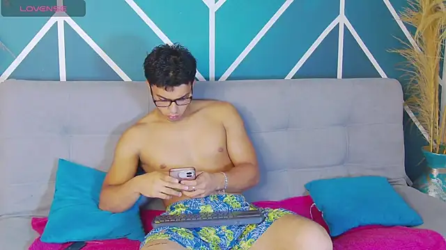 Snapshot of Stefano_Calle chatting on November 21, 2025, 12:15 pm Stefano Calle online show from November 21, 2025, 12:15 pm