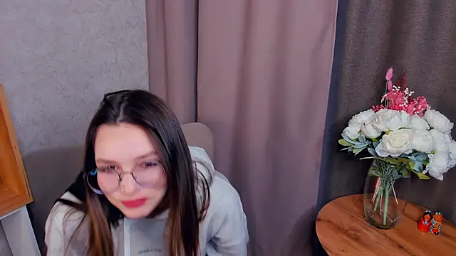 Snapshot of JenaeNosal chatting on October 13, 2025, 6:15 am JenaeNosal online show from October 13, 2025, 6:15 am