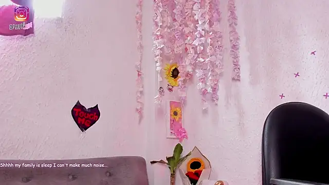 Snapshot of Emilycollei chatting on February 15, 2026, 8:08 pm Emilycollei online show from February 15, 2026, 8:08 pm