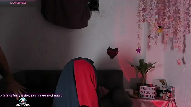 Snapshot of Emilycollei chatting on January 13, 2026, 12:25 am Emilycollei online show from January 13, 2026, 12:25 am