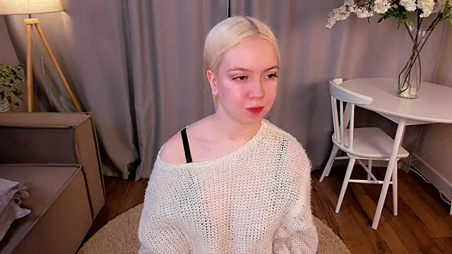 TinaStevenson online show from November 4, 2025, 10:35 pm