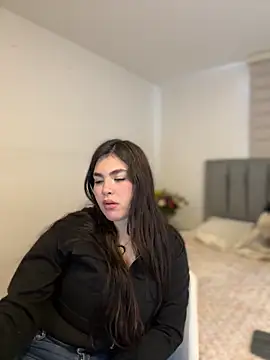Snapshot of Isabella_LaRue chatting on April 22, 2026, 4:03 pm Isabella LaRue online show from April 22, 2026, 4:03 pm