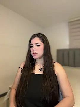 Snapshot of Isabella_LaRue chatting on April 28, 2026, 9:41 pm Isabella LaRue online show from April 28, 2026, 9:41 pm