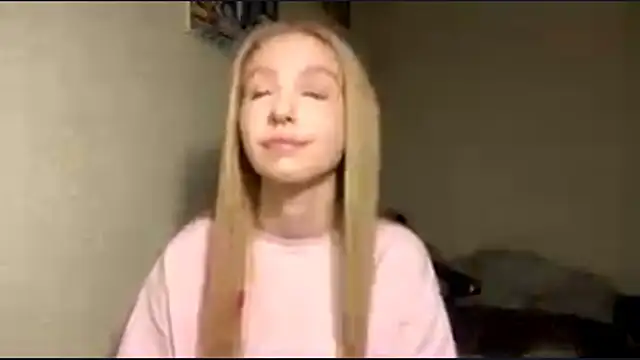 Snapshot of Olivia_Somevel chatting on October 8, 2025, 4:25 am Olivia Somevel online show from October 8, 2025, 4:25 am