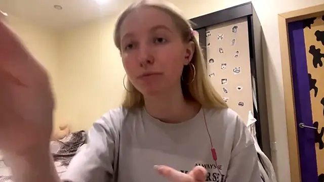 Snapshot of Olivia_Somevel chatting on October 16, 2025, 2:03 pm Olivia Somevel online show from October 16, 2025, 2:03 pm