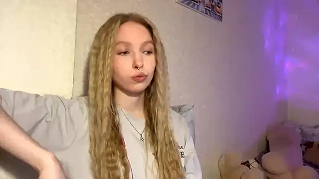 Snapshot of Olivia_Somevel chatting on October 15, 2025, 3:09 pm Olivia Somevel online show from October 15, 2025, 3:09 pm