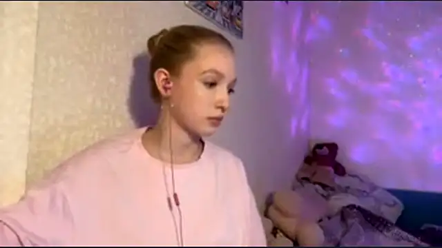 Snapshot of Olivia_Somevel chatting on October 10, 2025, 3:13 pm Olivia Somevel online show from October 10, 2025, 3:13 pm