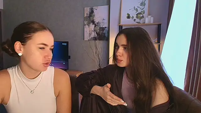 Snapshot of MayaGlow chatting on November 26, 2025, 7:41 am MayaGlow online show from November 26, 2025, 7:41 am