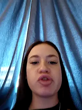 Snapshot of MayaGlow chatting on November 18, 2025, 5:33 am MayaGlow online show from November 18, 2025, 5:33 am