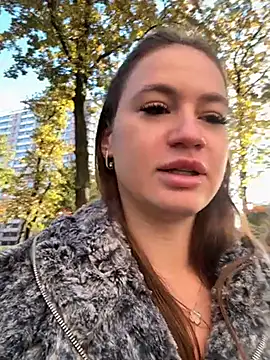 Snapshot of MayaGlow chatting on October 20, 2025, 5:09 am MayaGlow online show from October 20, 2025, 5:09 am