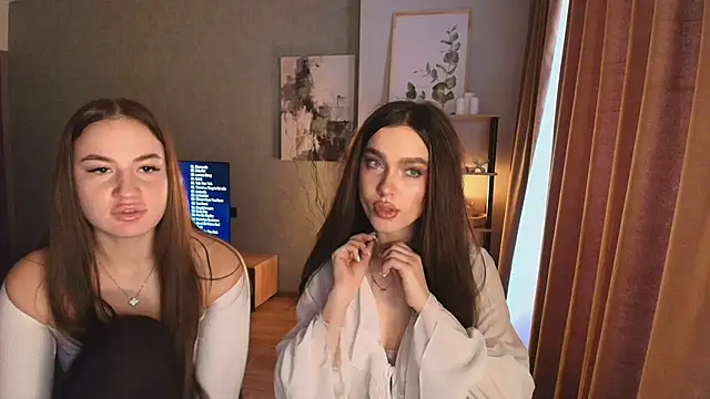 Snapshot of MayaGlow chatting on December 1, 2025, 5:30 am MayaGlow online show from December 1, 2025, 5:30 am