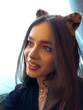 Snapshot of MayaGlow chatting on November 7, 2025, 5:34 am MayaGlow online show from November 7, 2025, 5:34 am