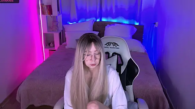 sofiisun online show from October 19, 2025, 2:14 am