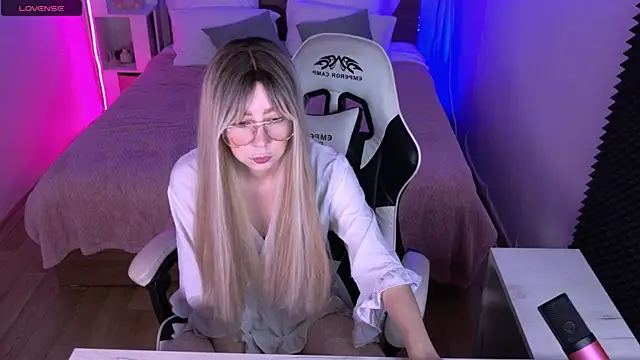 sofiisun online show from October 17, 2025, 4:16 am