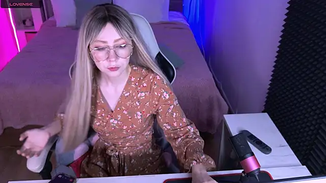 sofiisun online show from October 8, 2025, 7:54 am