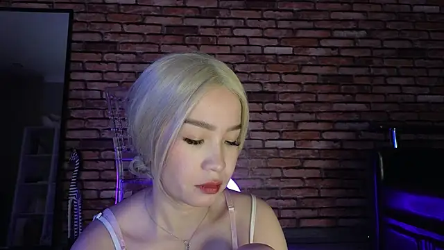 saya li1 online show from November 10, 2025, 7:52 pm