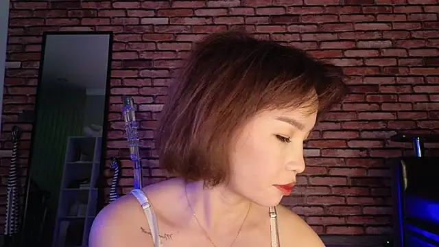 saya li1 online show from November 12, 2025, 9:51 pm