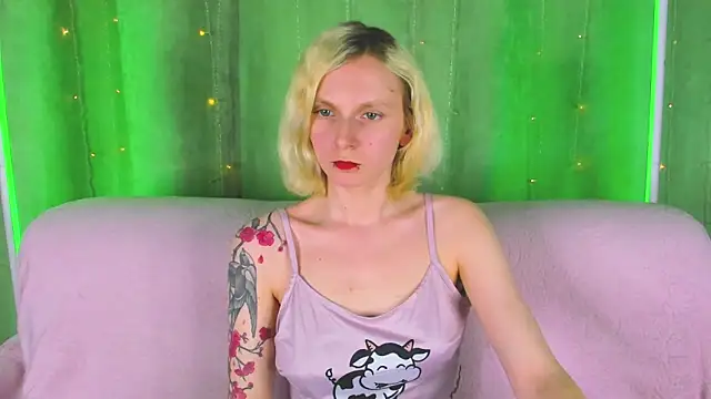 LikiLips online show from April 18, 2026, 8:27 am