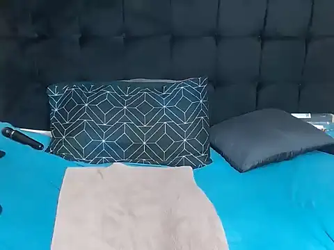 Snapshot of CaramelBootty chatting on October 28, 2025, 4:13 am CaramelBootty online show from October 28, 2025, 4:13 am