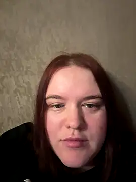 IvorySnowW online show from December 2, 2025, 6:42 pm