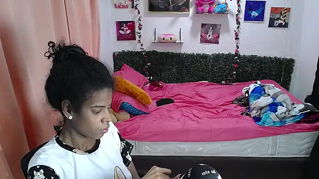 Snapshot of thianahorny chatting on June 3, 2026, 1:12 pm thianahorny online show from June 3, 2026, 1:12 pm
