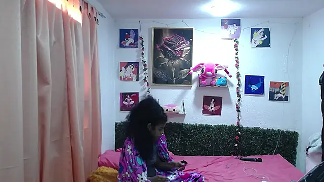 Snapshot of thianahorny chatting on May 23, 2026, 1:32 pm thianahorny online show from May 23, 2026, 1:32 pm