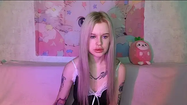 Snapshot of HoneyGold_ chatting on December 2, 2025, 4:14 am HoneyGold online show from December 2, 2025, 4:14 am