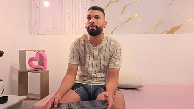 onlymen2025 online show from November 15, 2025, 11:42 pm