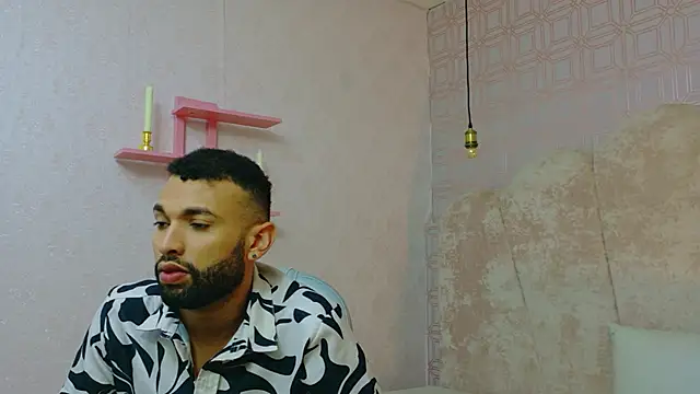 onlymen2025 online show from October 31, 2025, 7:43 pm