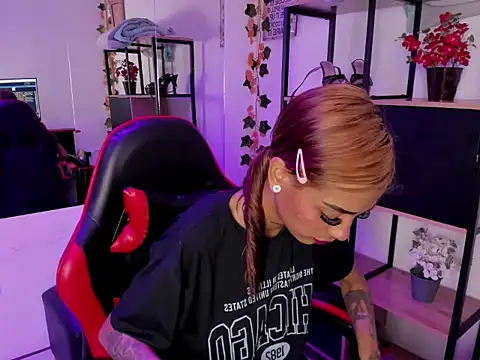 KarlaSlutSkinny   online show from December 19, 2025, 3:21 am