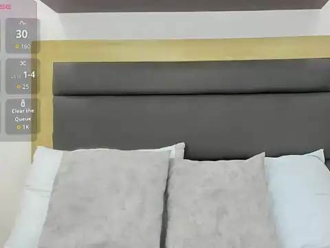 laura maite  online show from December 18, 2025, 12:09 pm