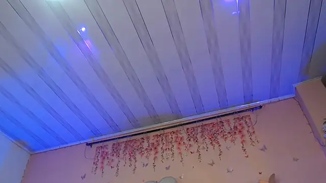 Snapshot of SweetRenata_ chatting on November 25, 2025, 11:21 am SweetRenata online show from November 25, 2025, 11:21 am