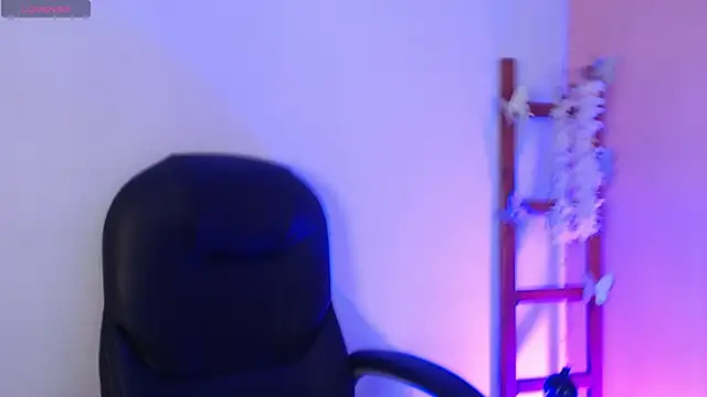 Snapshot of SweetRenata_ chatting on November 12, 2025, 11:25 am SweetRenata online show from November 12, 2025, 11:25 am