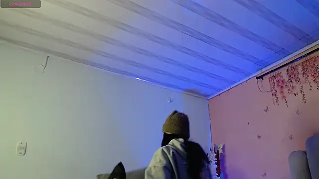 Snapshot of SweetRenata_ chatting on October 22, 2025, 11:20 am SweetRenata online show from October 22, 2025, 11:20 am