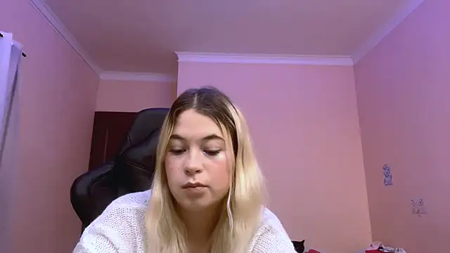 Snapshot of HotLuna69 chatting on December 18, 2025, 7:18 pm HotLuna69 online show from December 18, 2025, 7:18 pm