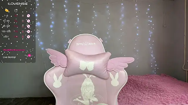 Snapshot of myprettylola chatting on March 19, 2026, 1:33 pm myprettylola online show from March 19, 2026, 1:33 pm