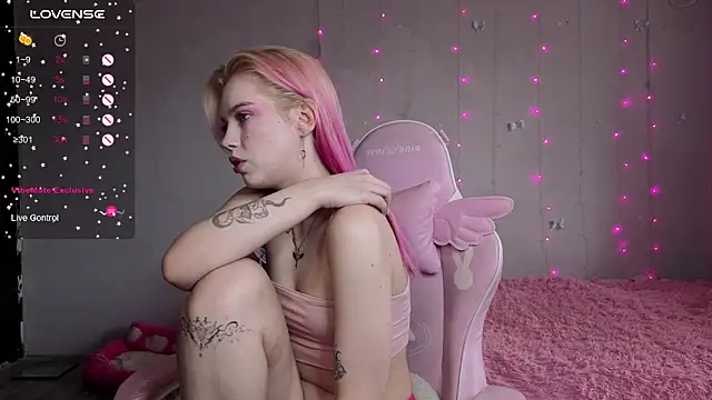 Snapshot of myprettylola chatting on May 10, 2026, 12:09 pm myprettylola online show from May 10, 2026, 12:09 pm