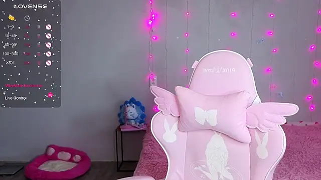 Snapshot of myprettylola chatting on May 4, 2026, 4:10 pm myprettylola online show from May 4, 2026, 4:10 pm