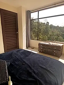 Scarlet Aura online show from December 17, 2025, 7:19 pm