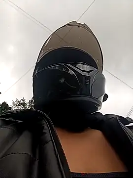 Scarlet Aura online show from November 29, 2025, 8:31 pm