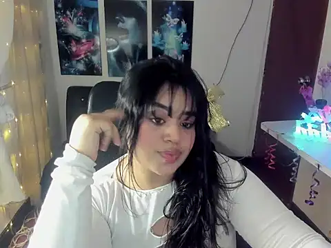 Snapshot of oliviia_cute chatting on November 14, 2025, 5:44 am oliviia cute online show from November 14, 2025, 5:44 am