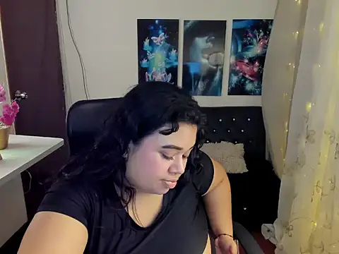 Snapshot of oliviia_cute chatting on November 7, 2025, 5:12 am oliviia cute online show from November 7, 2025, 5:12 am